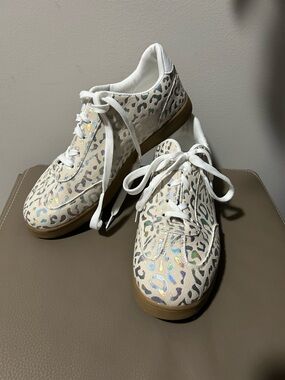 SHEIN White Leopard Print Platform Sneakers with Iridescent Accents